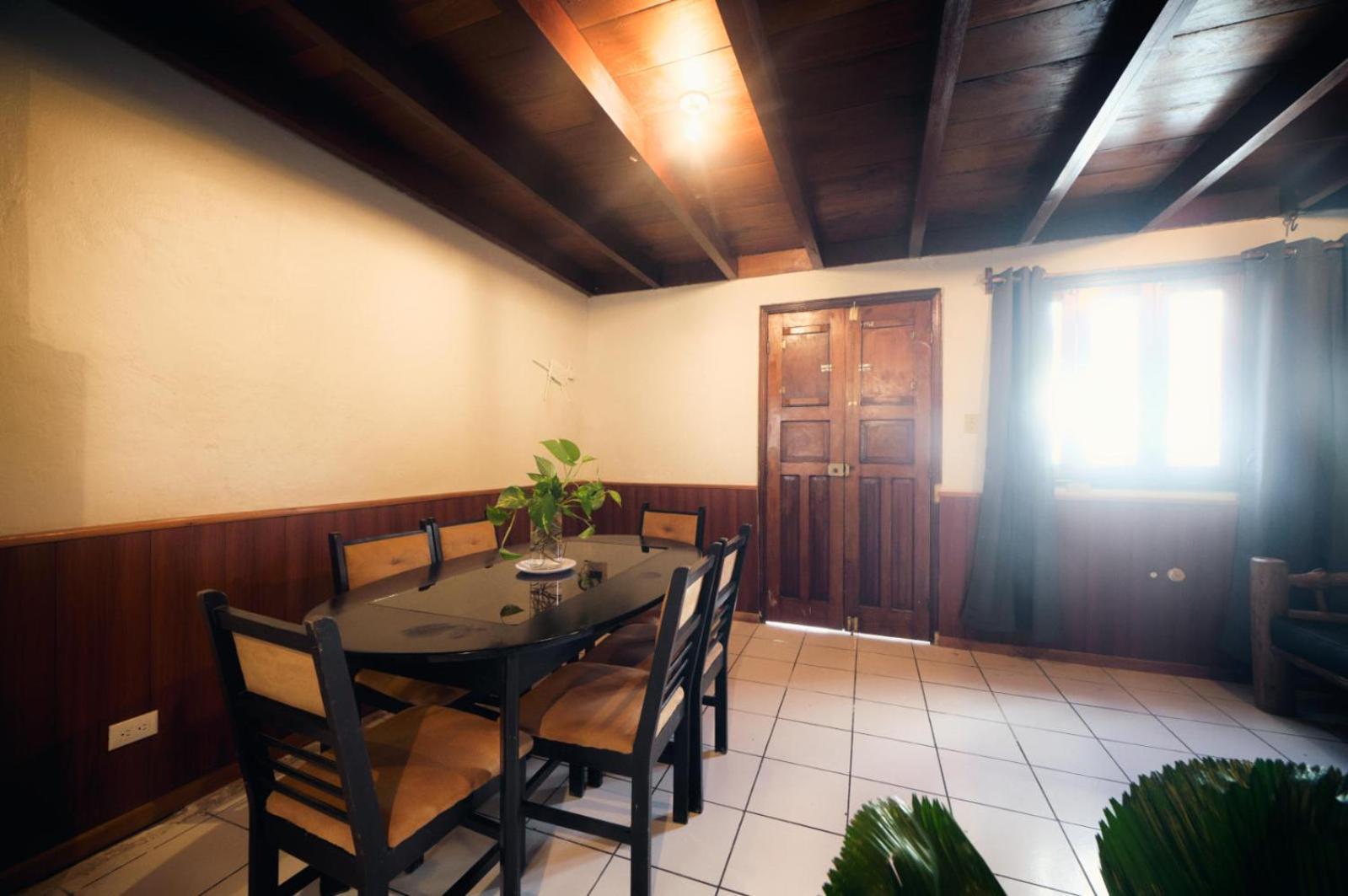 Hostal Don Cenobio Flores Zewnętrze zdjęcie
